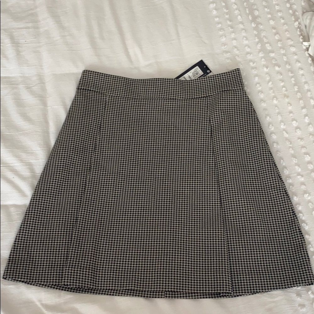 M&S dogtooth pattern pleated skirt